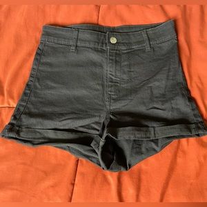 h&m black shorts